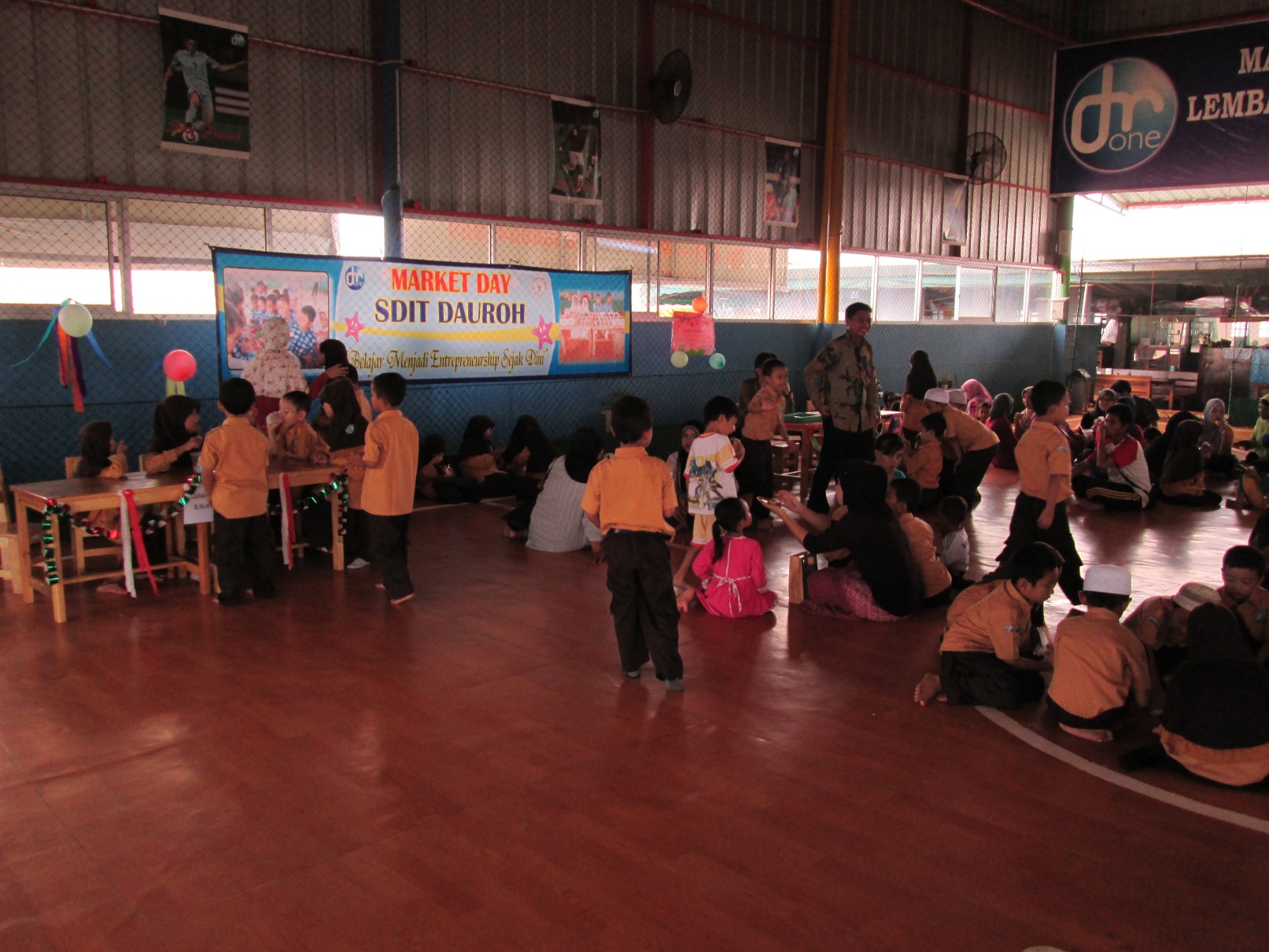 MARKET DAY II SDIT DAUROH 2014