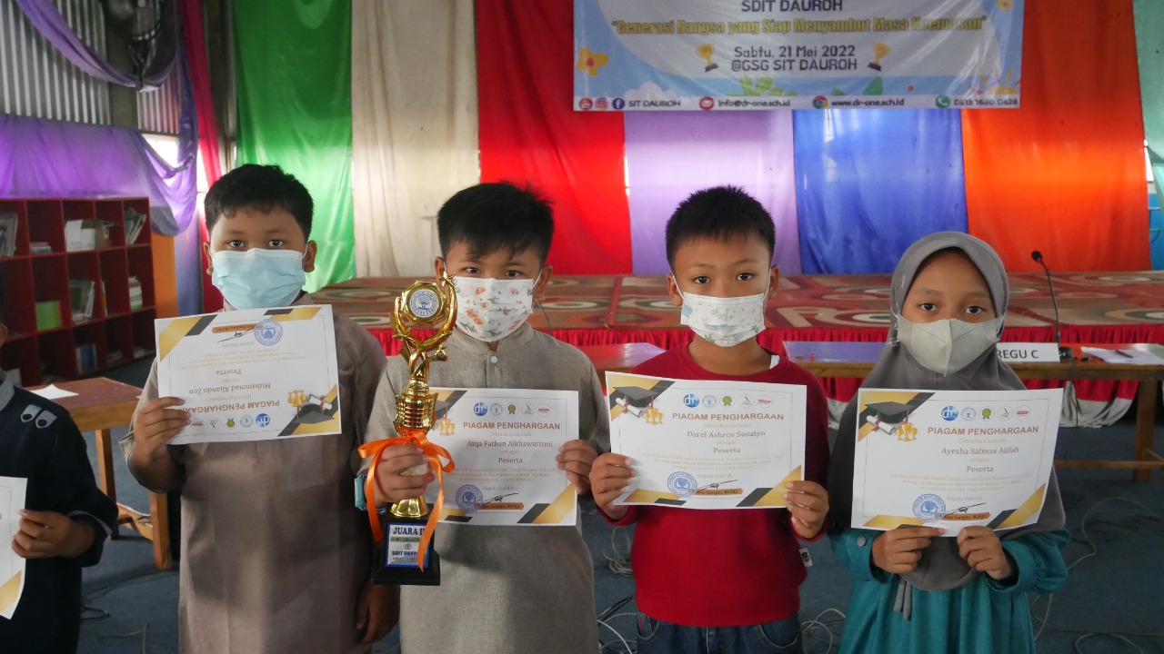 image Tingkatkan Kualitas Pendidikan, SDIT Dauroh Gelar Final Lomba Cerdas Cermat (LCC)