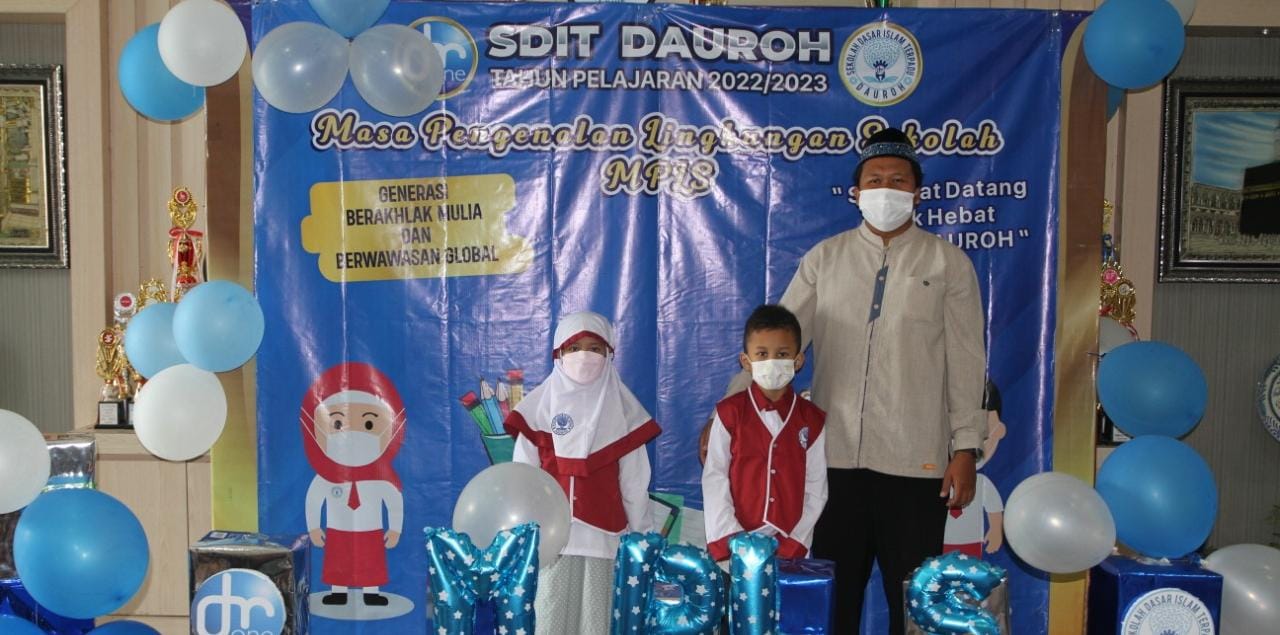 image Sambut Dengan Ceria, Siswa-siswi SDIT Dauroh Pada Kegiatan Masa Pengenalan Lingkungan Sekolah (MPLS)